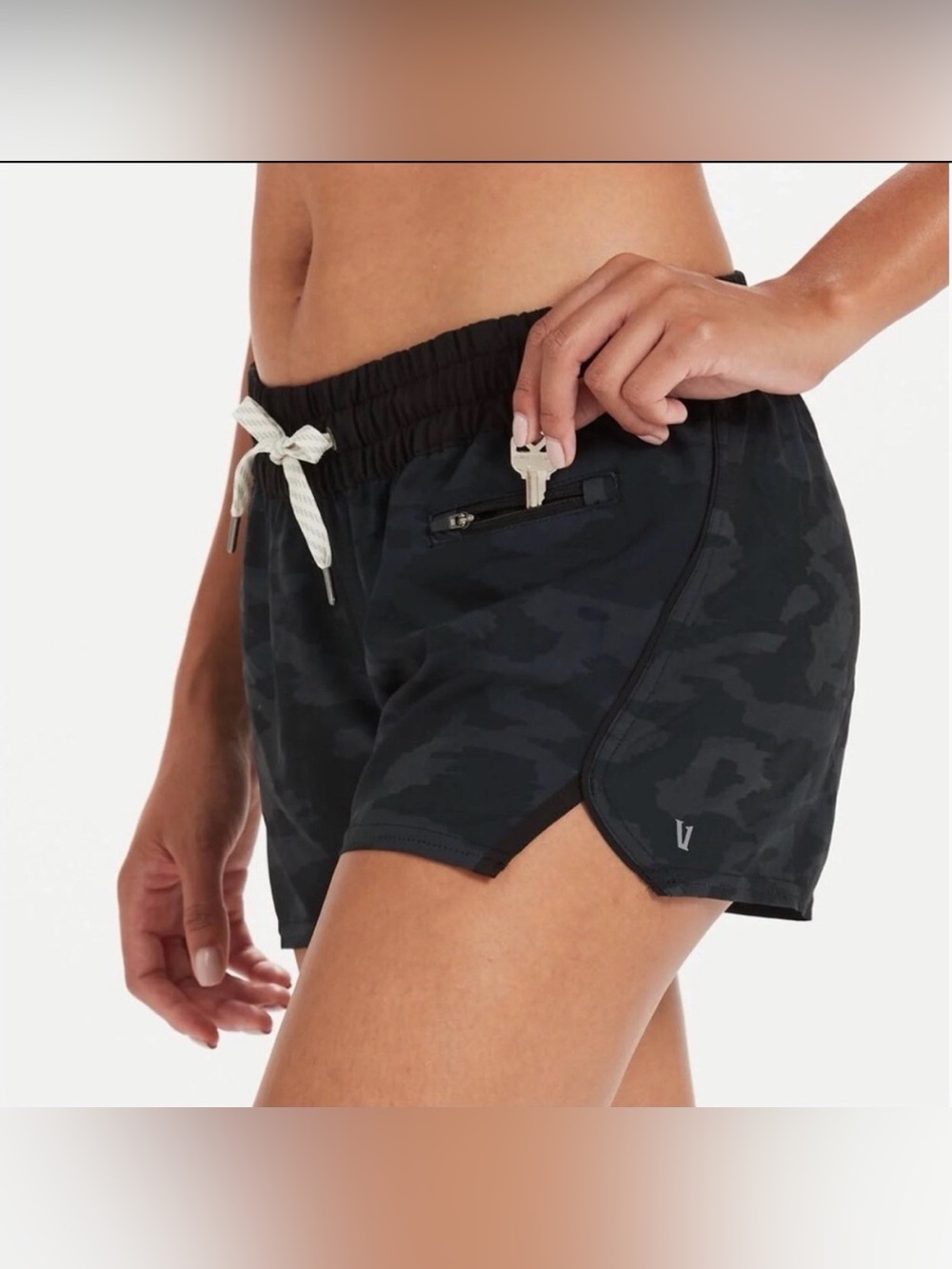 Vuori Clementine Shorts Black Camo Size Small
